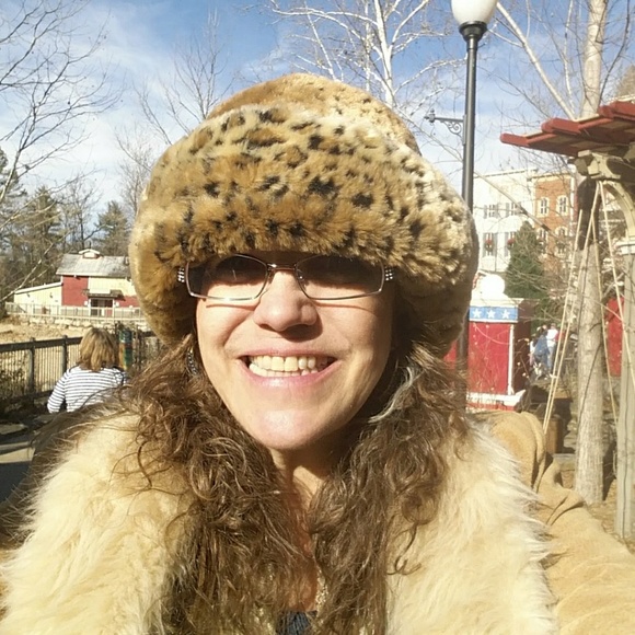 Welcome to my closet! - Picture 4 of 8